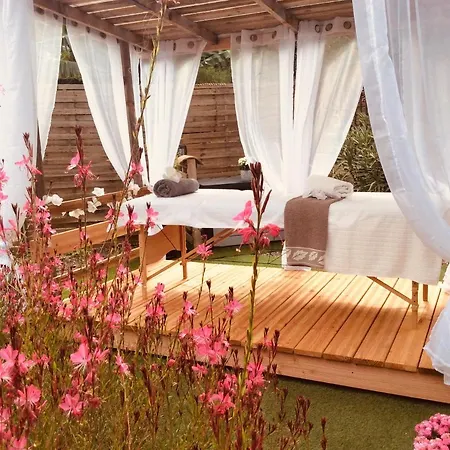 Guest house Les Jardins De Valaurie