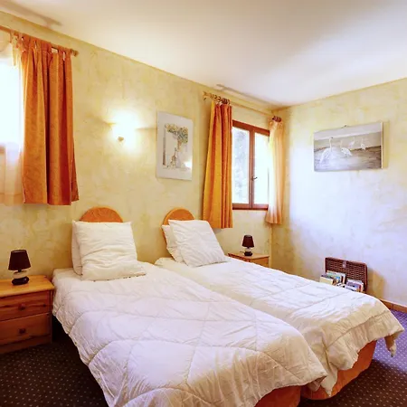 Guest house Les Jardins De Valaurie 3*